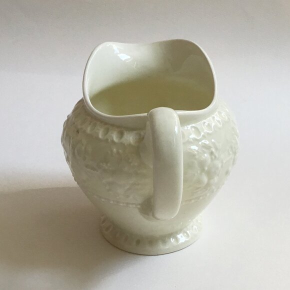 Vintage Wedgewood Wellesley of Etruria & Barlaston White Cream Creamer - Picture 2 of 6